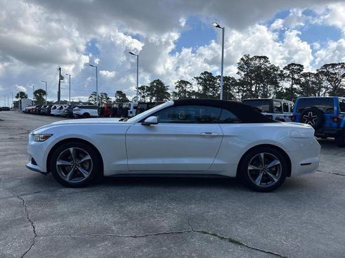 White Platinum Clearcoat Metallic 2017 Ford Mustang V6