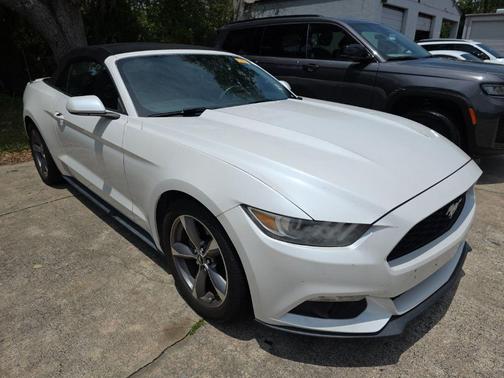 White Platinum Clearcoat Metallic 2017 Ford Mustang V6