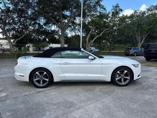 White Platinum Clearcoat Metallic 2017 Ford Mustang V6
