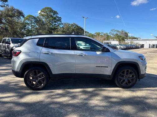 Silver Zynith Metallic Clearcoat 2026 Jeep Compass Latitude