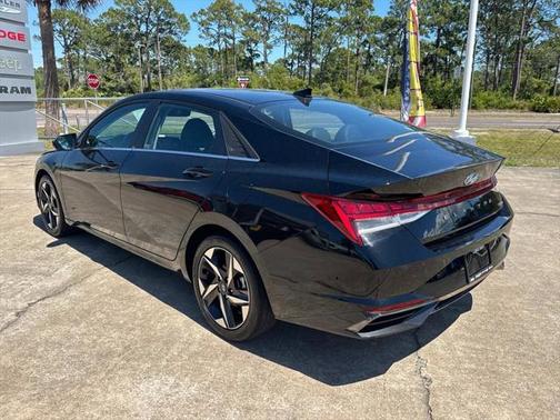 2022 Hyundai ELANTRA Limited