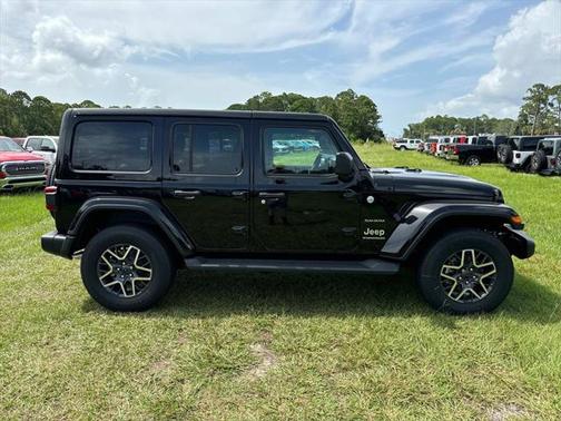 2024 Jeep Wrangler 4-Door Sahara 4x4