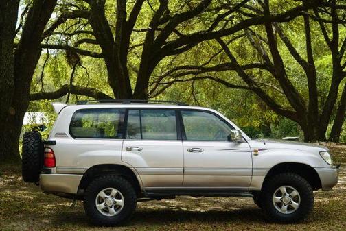 1999 Toyota Land Cruiser Base (A4)