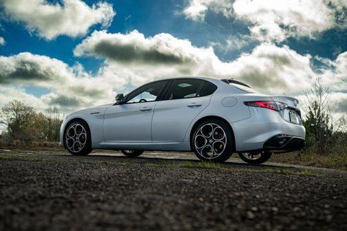 2024 Alfa Romeo Giulia Ti