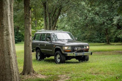 Gray Metallic 1989 Toyota Land Cruiser HJ61