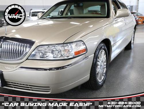 2011 Lincoln Town Car Signature