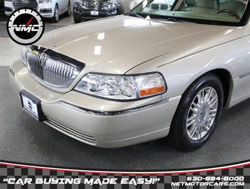 2011 Lincoln Town Car Signature