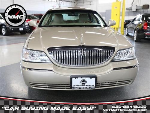 2011 Lincoln Town Car Signature