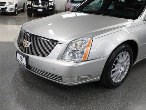 Light Platinum 2007 Cadillac DTS Performance