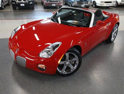 Aggressive 2007 Pontiac Solstice