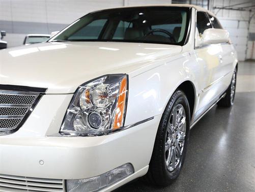 White Diamond Tricoat 2008 Cadillac DTS Luxury I