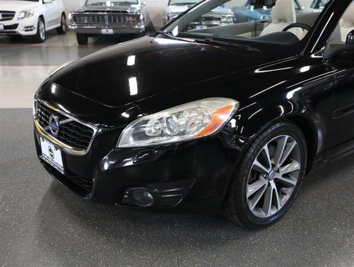 Ember Black Metallic 2011 Volvo C70 T5