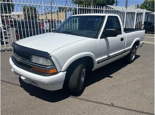 2001 Chevrolet S-10 Base