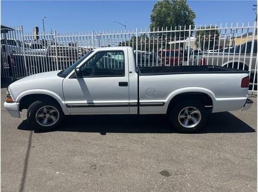 2001 Chevrolet S-10 Base
