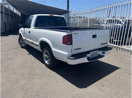 2001 Chevrolet S-10 Base