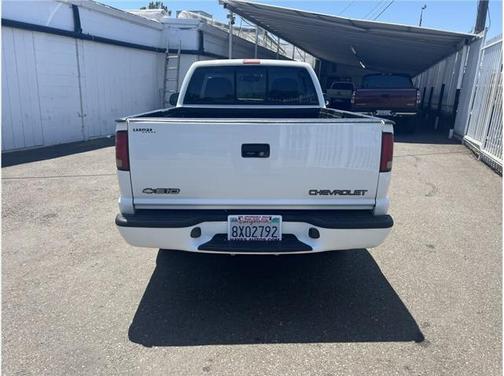 2001 Chevrolet S-10 Base