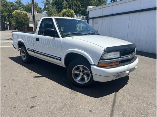 2001 Chevrolet S-10 Base