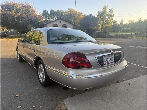 Champagne 2001 Lincoln Continental Sedan