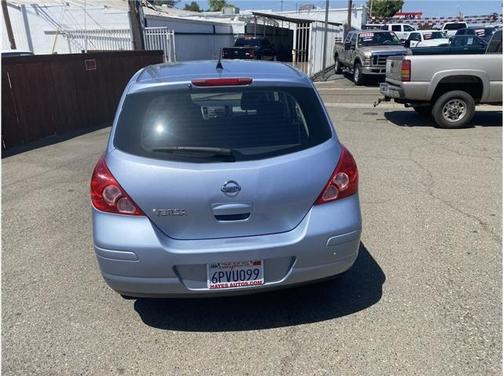 2011 Nissan Versa 1.8 S