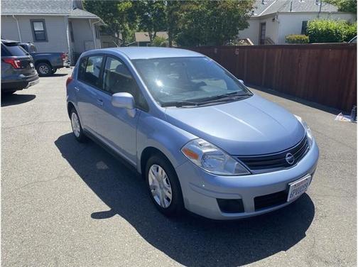 2011 Nissan Versa 1.8 S