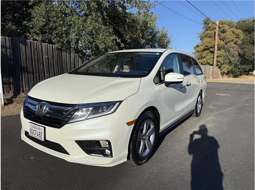White 2018 Honda Odyssey EX