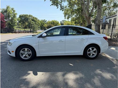 White 2014 Chevrolet Cruze 1LT