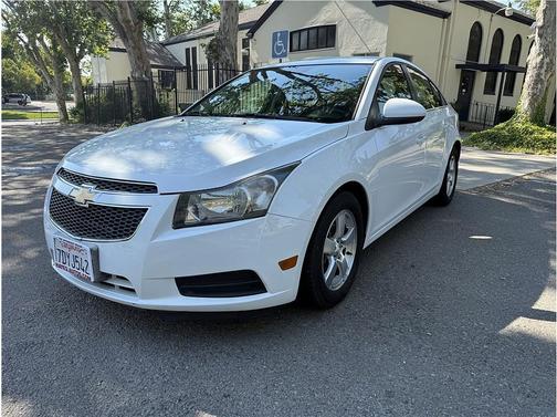 White 2014 Chevrolet Cruze 1LT