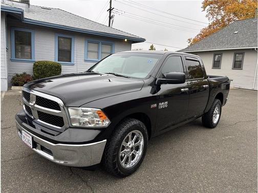 2017 RAM 1500 SLT