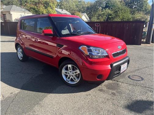 2010 Kia Soul +