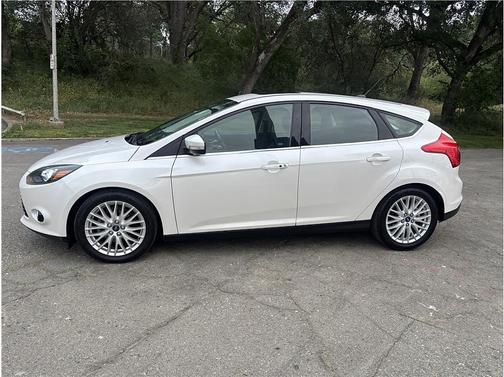 White Platinum Metallic Tri-Coat 2013 Ford Focus Titanium