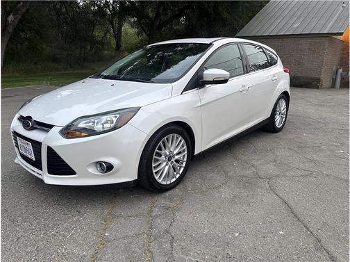 White Platinum Metallic Tri-Coat 2013 Ford Focus Titanium