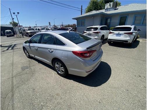 2017 Hyundai SONATA SE