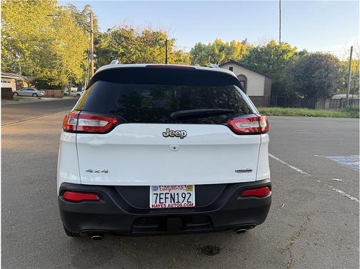 White 2014 Jeep Cherokee Sport