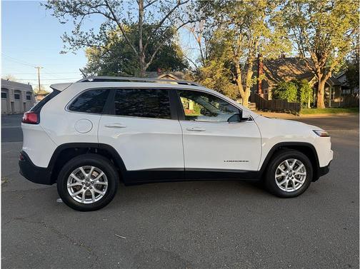 White 2014 Jeep Cherokee Sport