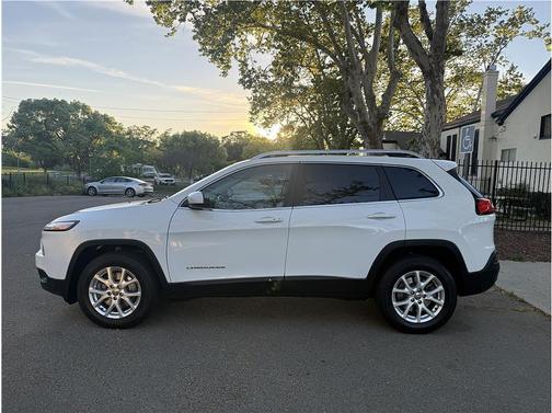White 2014 Jeep Cherokee Sport