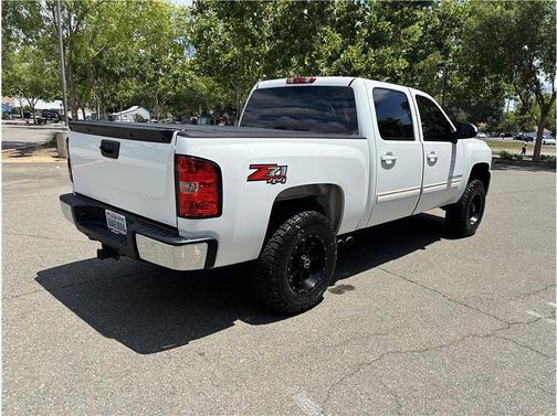 White 2009 Chevrolet Silverado 1500 LT Crew Cab