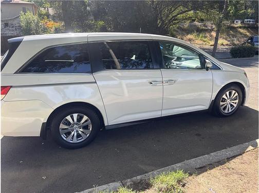 White 2016 Honda Odyssey EX-L