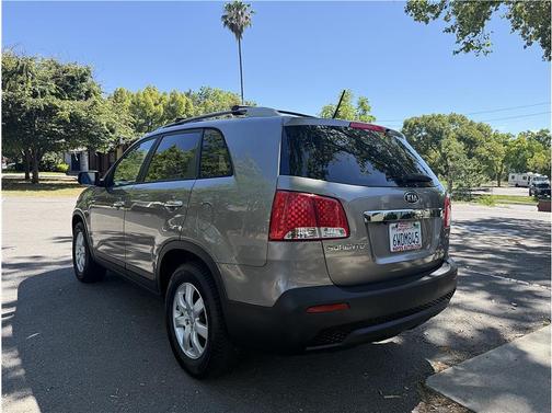 Gray 2012 Kia Sorento LX