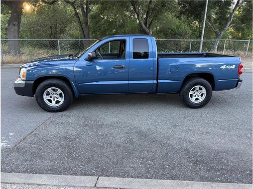 2005 Dodge Dakota SLT Club Cab
