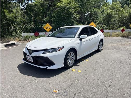 White 2018 Toyota Camry LE