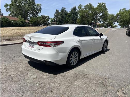 White 2018 Toyota Camry LE