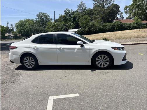 White 2018 Toyota Camry LE