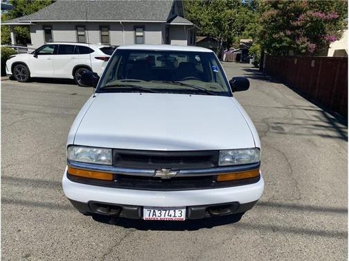 2002 Chevrolet S-10 Base