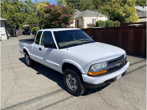 2002 Chevrolet S-10 Base