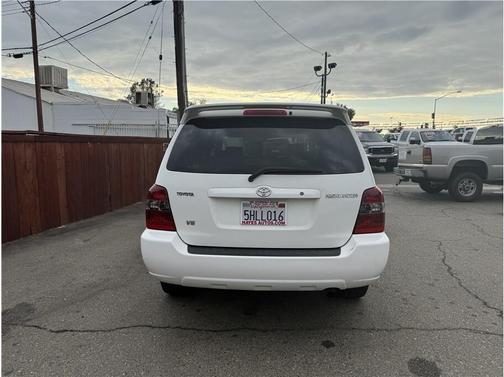 2004 Toyota Highlander Base