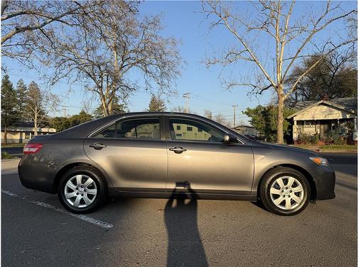 2010 Toyota Camry LE