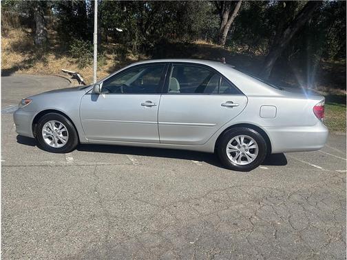 Silver 2005 Toyota Camry LE V6