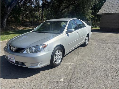 Silver 2005 Toyota Camry LE V6