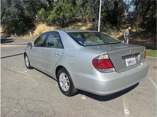 Silver 2005 Toyota Camry LE V6