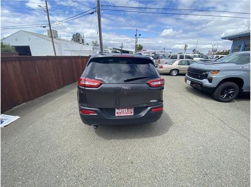 2015 Jeep Cherokee Sport